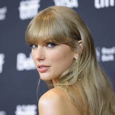 how old is taylor swift